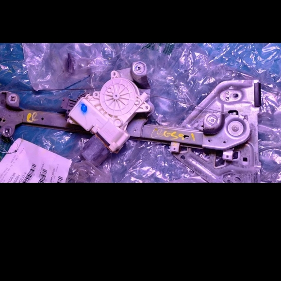 Rear passenger 2007 Cadillac STS window motor - Picture 4 of 8